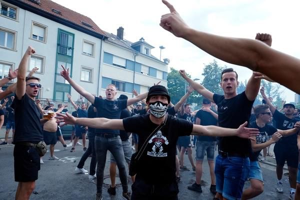 🎥 | Honderden fans van Willem II zien vanuit de struiken dat de ploeg het makkelijk heeft in Luxemburg