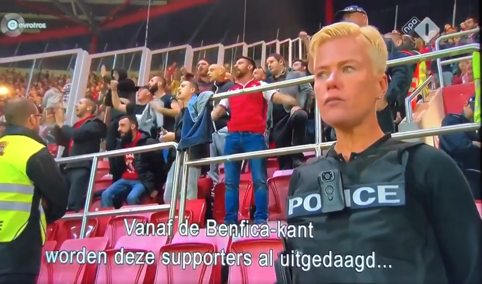 🎥 | Ellie Lust voelt 'grimmige sfeer' in stadion; voetbalfans moeten lachen