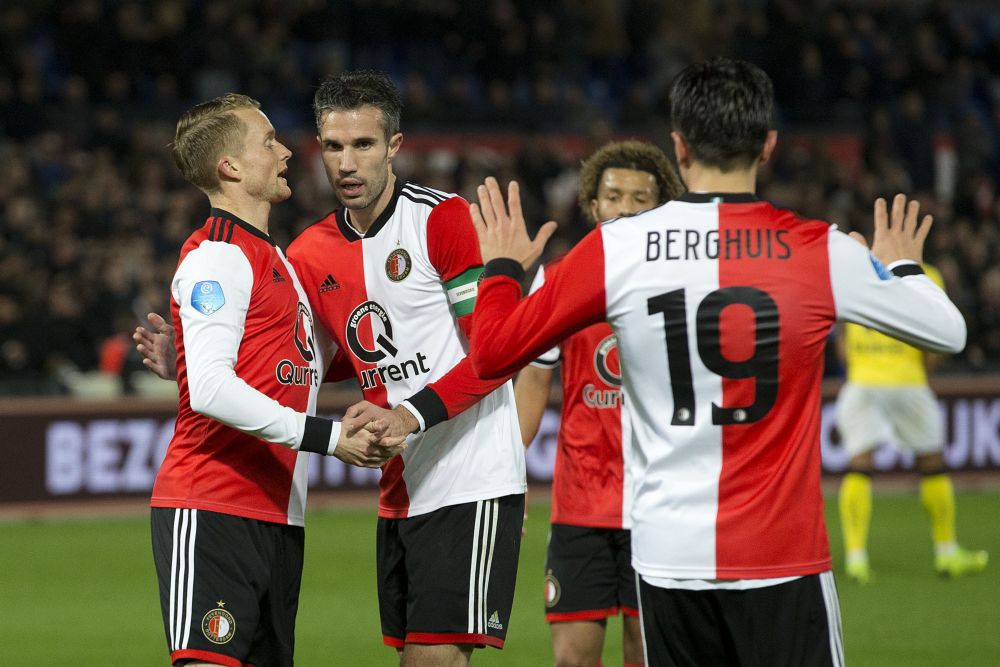 Lichten blijven deze keer wel aan in De Kuip: Feyenoord zet VVV simpel opzij in inhaalpot