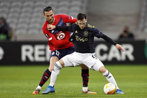 Ajax-trainer Ten Hag heeft slecht nieuws over Tagliafico en Mazraoui: 'Het is niet heel positief nu'