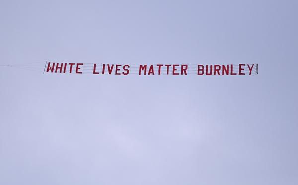 Burnley heeft 'White Lives Matters'-piloten te pakken