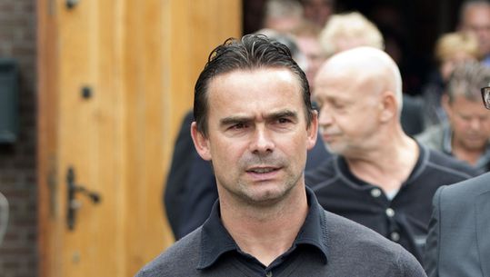 Statement Overmars: 'Verhuren geen spelers meer aan kunstgrasclubs'