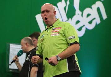 Dekker gooit pot van z'n leven maar Van Gerwen is nét iets te sterk