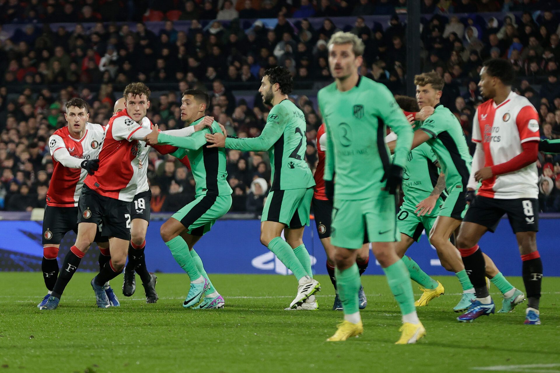 Feyenoord Gaat Op Trainingskamp Oefenen Op Standaardsituaties ...