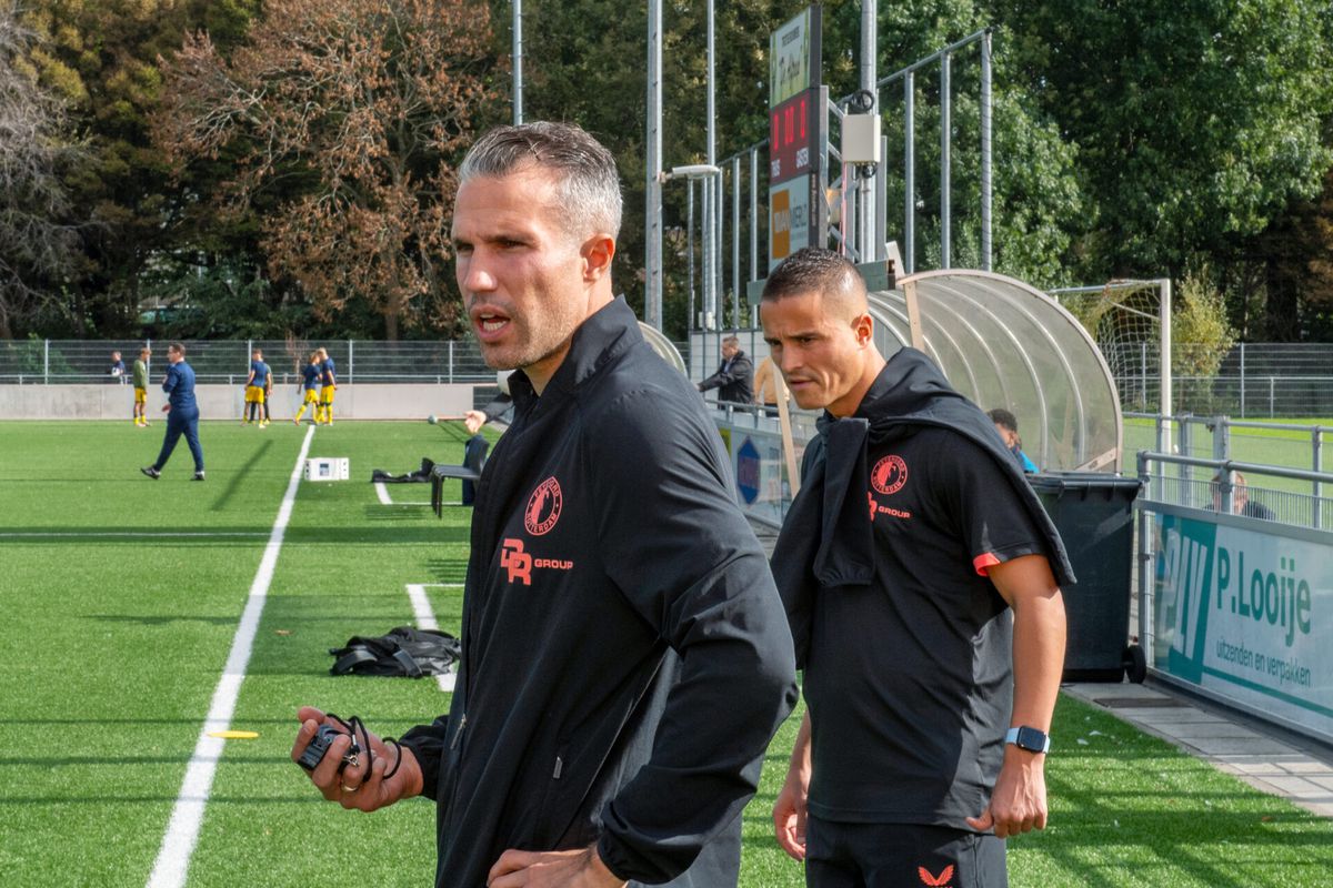 Arne Slot kan assistent waarschijnlijk van de lijst schrappen: 'Voel mezelf een hoofdtrainer'