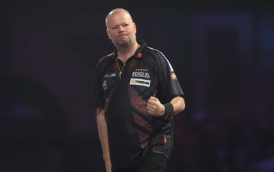 Van Barneveld wint Nederlands onderonsje op WK darts en staat in kwartfinale