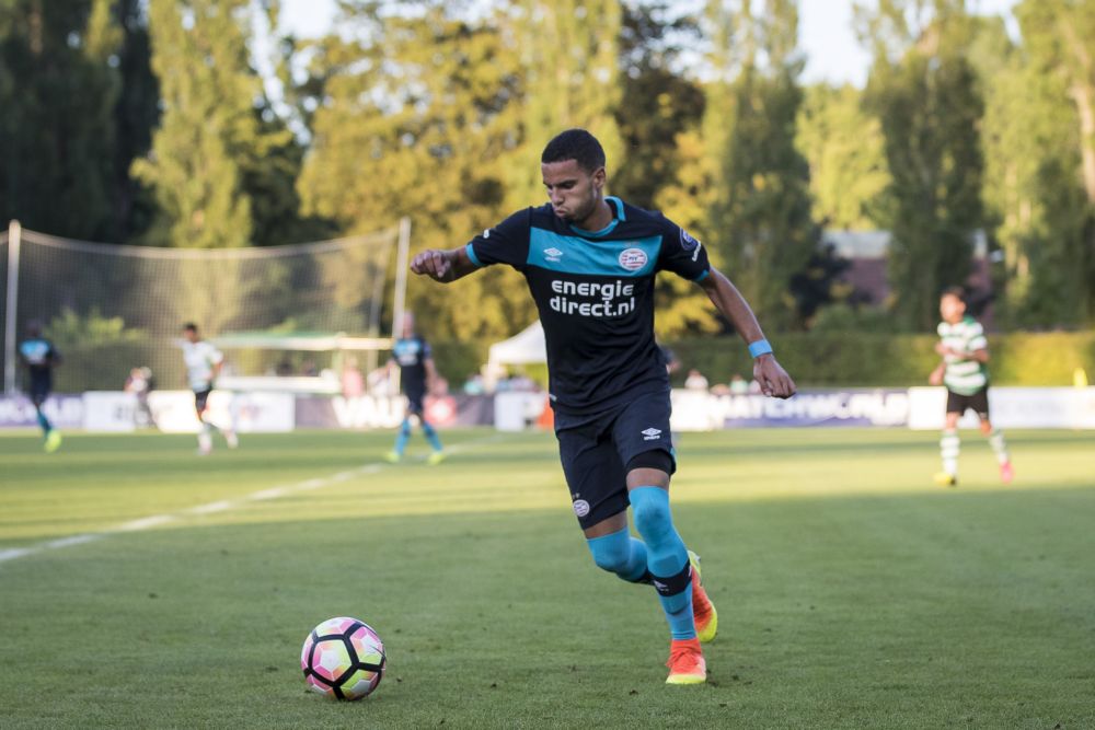 Maher laat even zie dat hij wél kan voetballen (video)