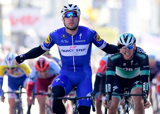 Viviani maakt favorietenrol waar en sprint naar zege in De Panne (video)