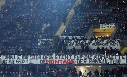 Eintracht Frankfurt - RB Leipzig later begonnen na protestactie Ultra's