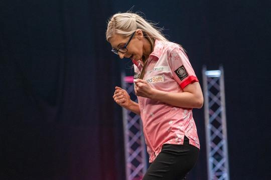 Oud-darter Co Stompé vindt verliezen van een vrouw erger dan van een man