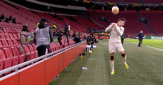 🎥 | UEFA geeft Ajax waarschuwing voor 'ballenjongen-incident' tegen AS Roma