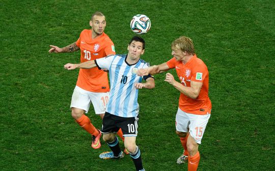 Goknieuws Dirk Kuyt en Wesley Sneijder verbaast Van Hooijdonk niet: 'Wisten we al'