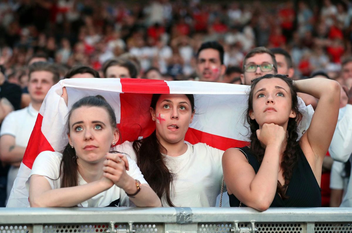 Ahhh! Check hoe de Engelse fans treuren na de uitschakeling op het WK