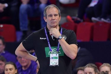 Oud-coach Groener (nu bij Duitsland) prijst Oranje-handbalsters: 'Ik gun het ze'