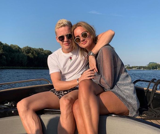 Ook Estelle Bergkamp maakt romance met Donny van de Beek 'Insta-official'