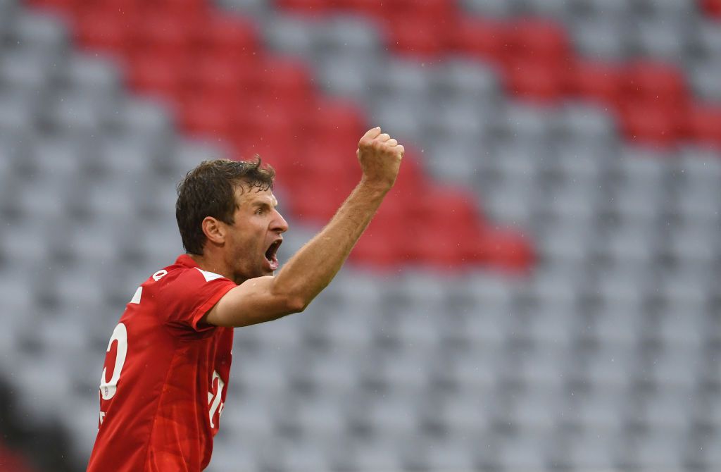 🎥 | Bayern met dank aan Müller comfortabel voor bij rust