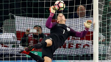 Joe Hart niet te passeren door Slovenen (video)