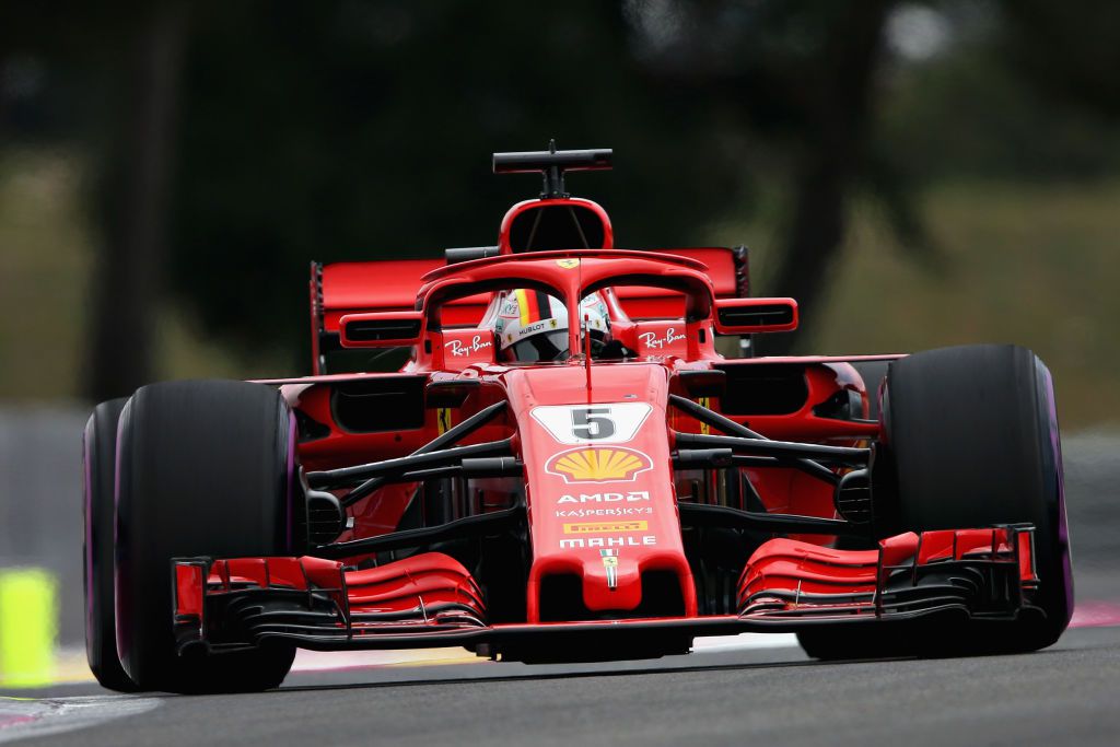 Vettel krijgt 'maar' 5 seconden straf voor touché bij Bottas (video)