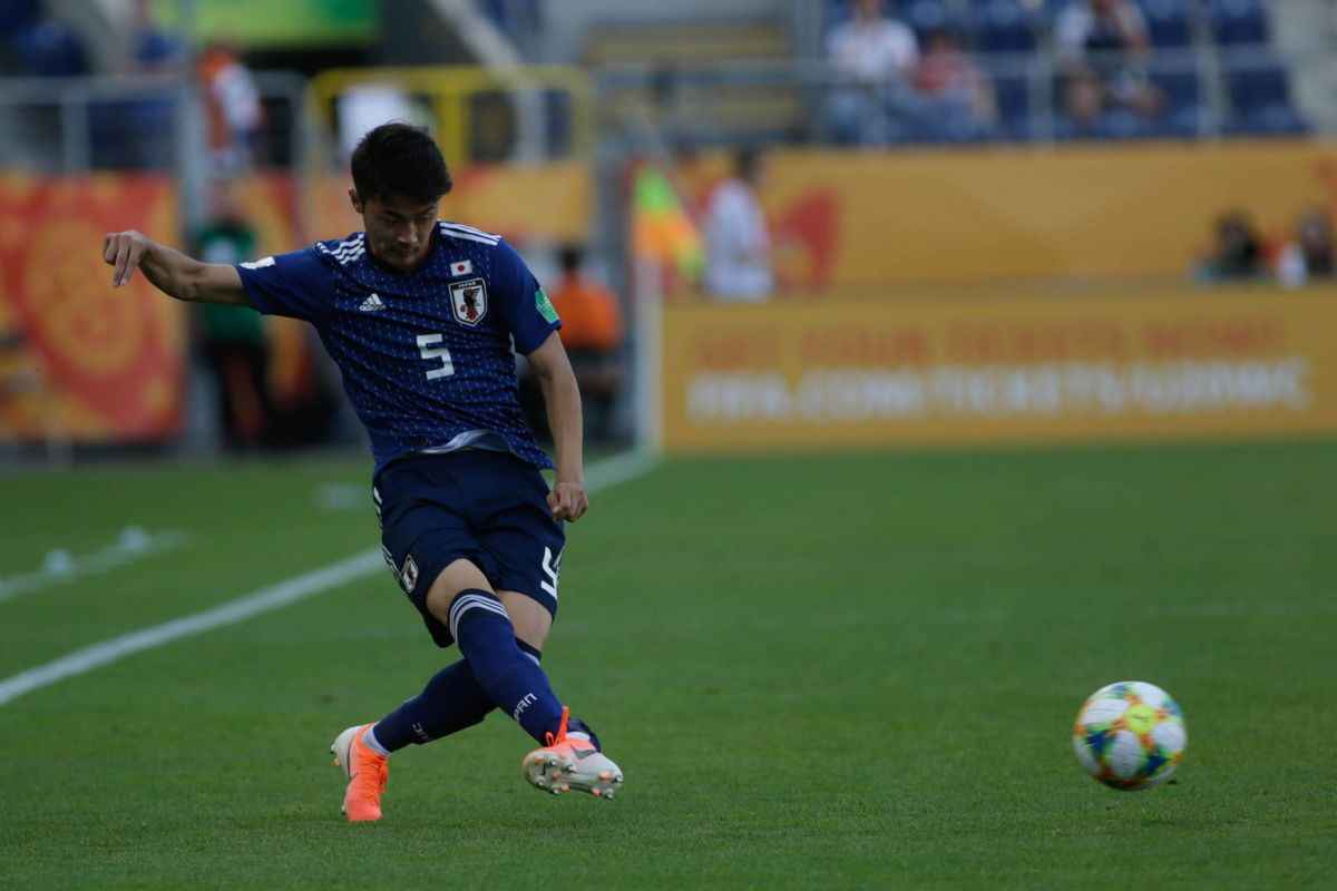 Ook AZ bewandelt Japanse route en huurt 18-jarige rechtsback van Nagoya Grampus