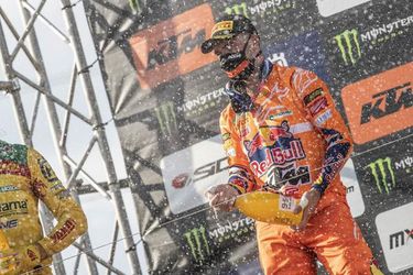 Jeffrey Herlings was tijdelijk verlamd na crash: 'Ik had geen gevoel meer'