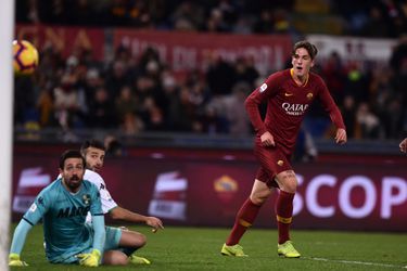 Roma-talent Zaniolo stuurt verdediger en doelman het bos in met geniale schijnbeweging (video)