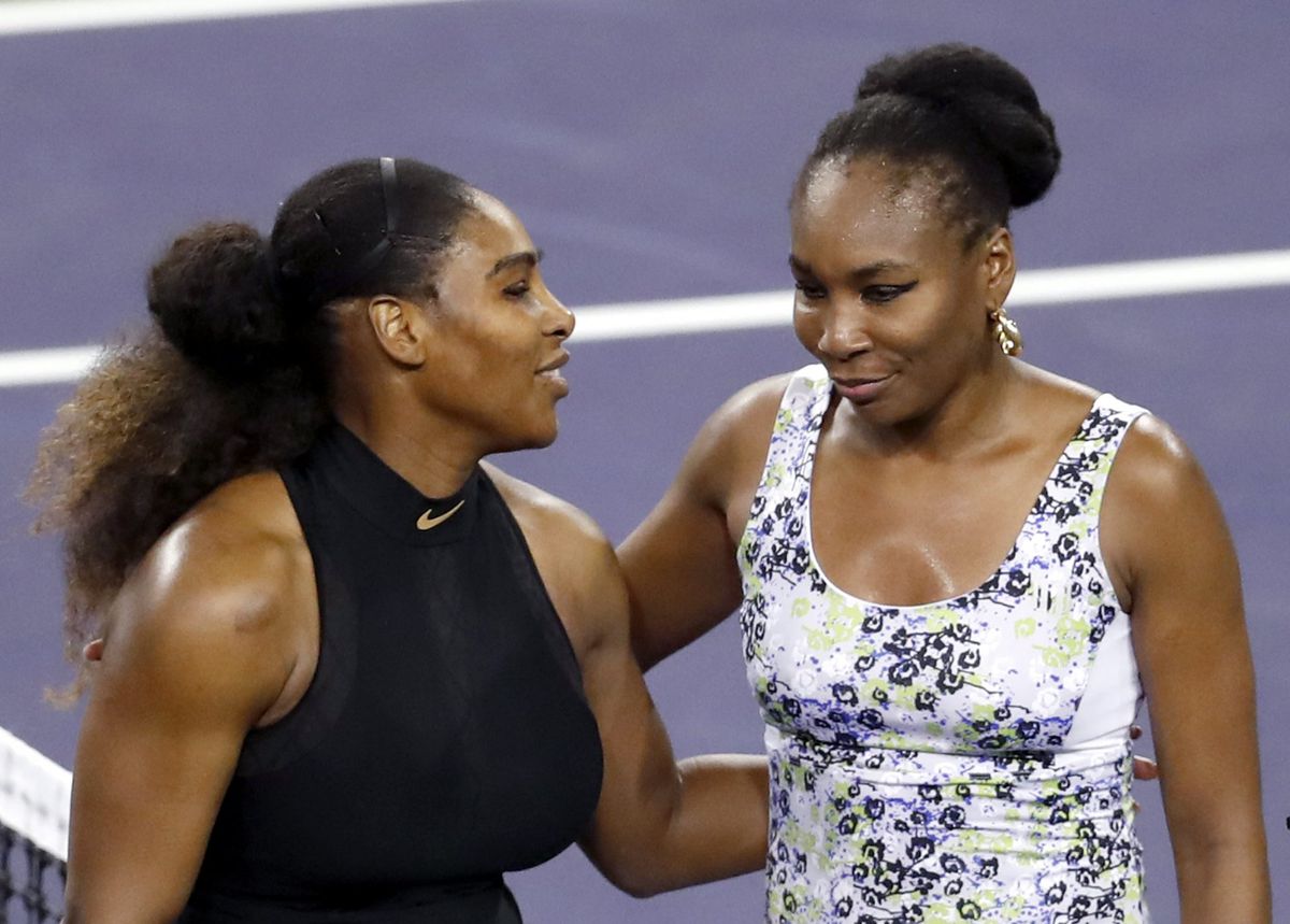 Venus knikkert jongere zusje Serena uit toernooi van Indian Wells