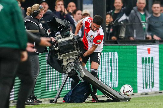 🎥 | Mooi moment: Alireza helpt cameravrouw na rare actie van Elfsborg-speler