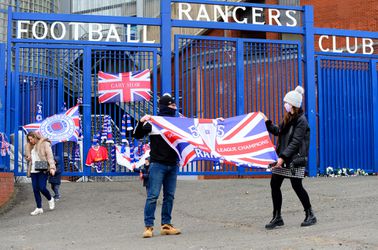 Blije Rangers-fans pesten rivaal Celtic met vliegtuig en spandoek: 'Zien jullie ons nu wel?'