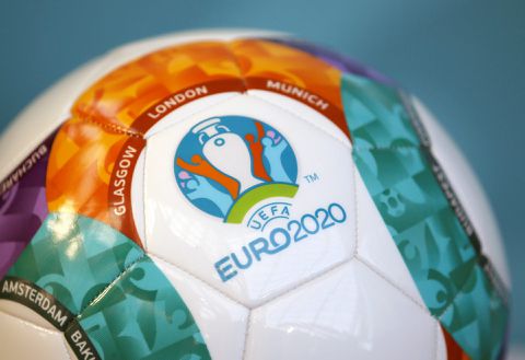 'UEFA denkt aan organiseren van EK in 1 land'
