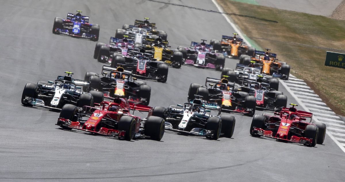Vettel wint op Silverstone, Hamilton van P1 naar P17 naar P2, Verstappen DNF