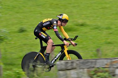 Stunt! Timo Roosen soleert vlak voor finish naar titel bij het Nederlands kampioenschap wielrennen