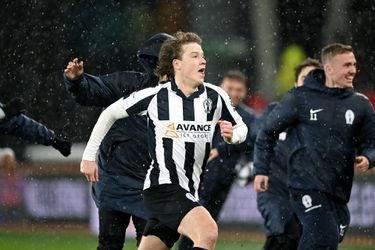 Wie is Tim Pieters, de Hercules-beul van Ajax?