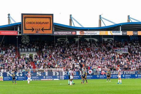 Fans in Eredivisie-stadions kunnen voortaan meekijken met VAR-momenten