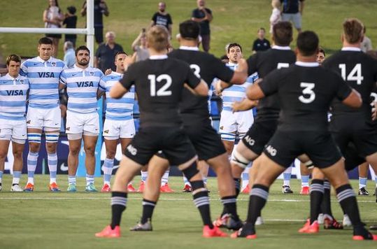 🎥 | Schitterende haka van rugbyers Nieuw-Zeeland voor Argentinië ter ere van Maradona