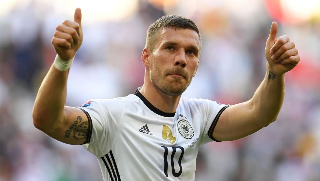 'Prins' Podolski beslist duel met Engeland bij afscheid (video)