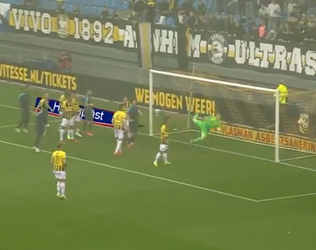 🎥 | SEUN OF GOD! Mats Seuntjens draait corner direct de goal in tegen Vitesse