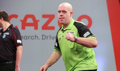 Michael van Gerwen worstelt zich naar kwartfinales Players Championship Finals