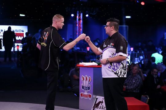 Nederlandse darters gooien spectaculair potje op Lakeside, Mandigers stunt