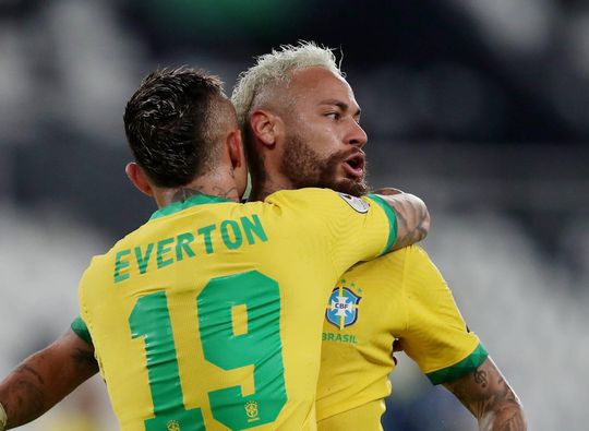 🎥 | Check hier hoe Brazilië diep in blessuretijd een nogal dubieuze zege boekt