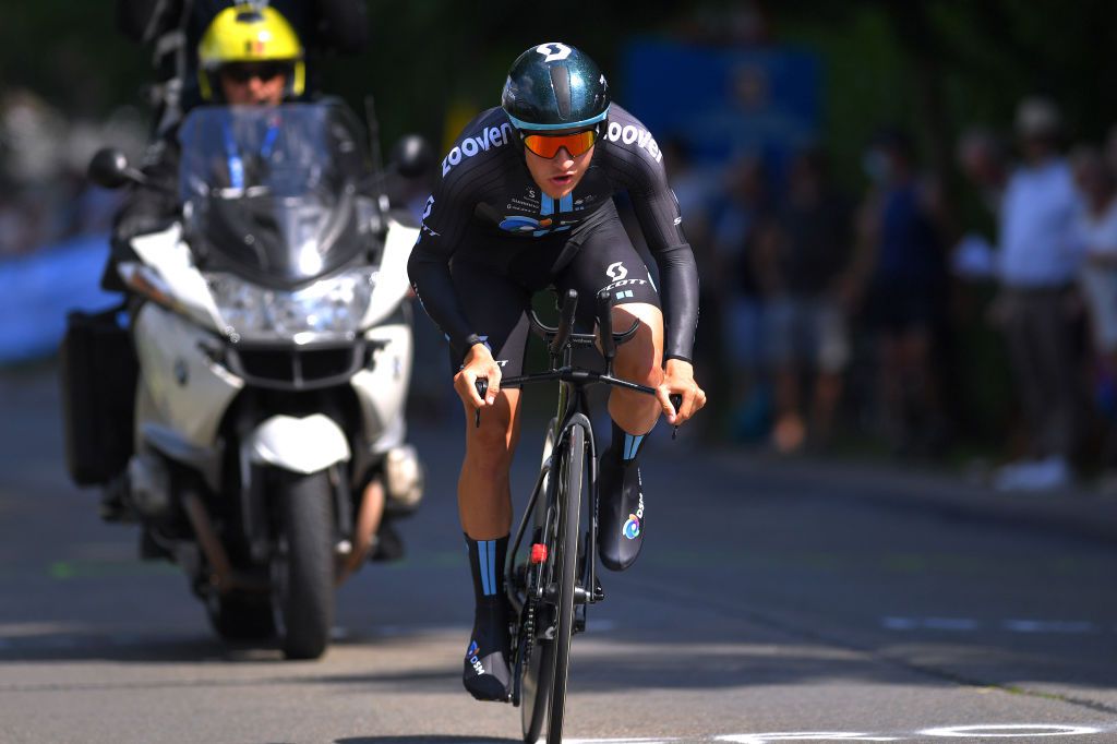 Belgisch wielertalent (21) haalt op Instagram uit naar zijn ploeg DSM: 'Grote ronde van mij afgepakt'