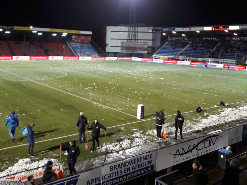 FC Den Bosch en Jong PSV beginnen half uurtje later door de sneeuw