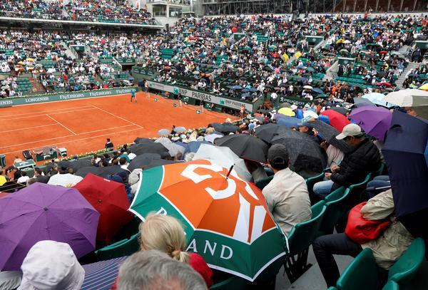 Roland Garros verwelkomt 'gewoon' fans, in Spanje mogen géén fans de stadions in