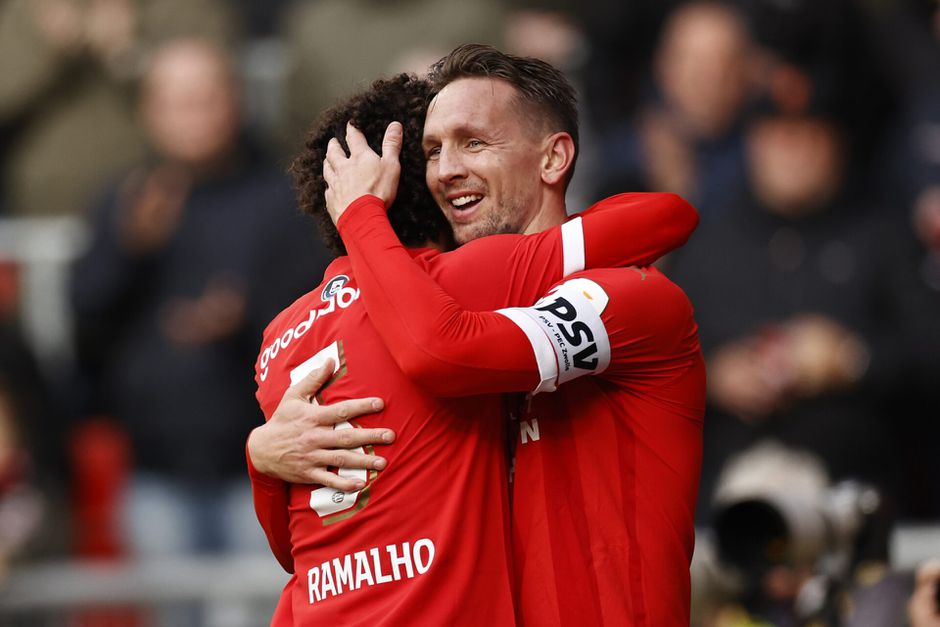 Doelpuntenmachine PSV dendert maar door: ook PEC Zwolle dik verslagen