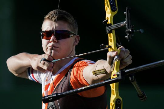 Van den Berg prolongeert Nederlandse indoortitel handboogschieten