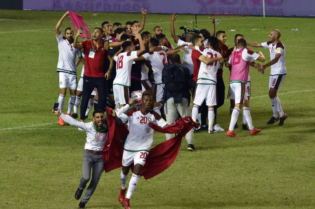 Marokkaanse voetbalfans vieren oorverdovend feest in Rotterdam: ‘Eindelijk!’