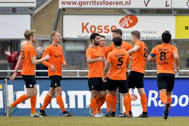 Huh?! Achilles'29-speler raakt geblesseerd achter computer