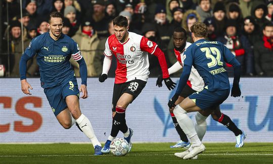 Santiago Giménez speelde bijna voor PSV: 'John de Jong kwam naar Mexico'