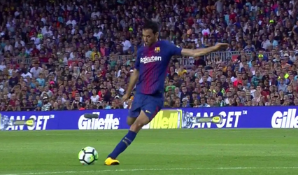 Busquets ziet, schiet en krult fantastisch raak (video)