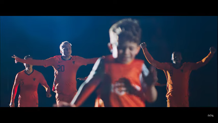 🎥 | Van de Beek, Wijnaldum, Berghuis, Malen en Frank de Boer schitteren in nieuwe clip van Snelle