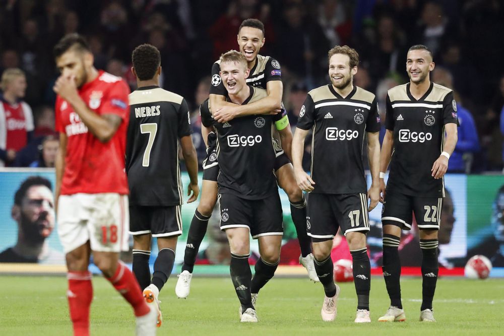 KASSA! Clubkas van Ajax rinkelt gigantisch bij overwinning in Portugal